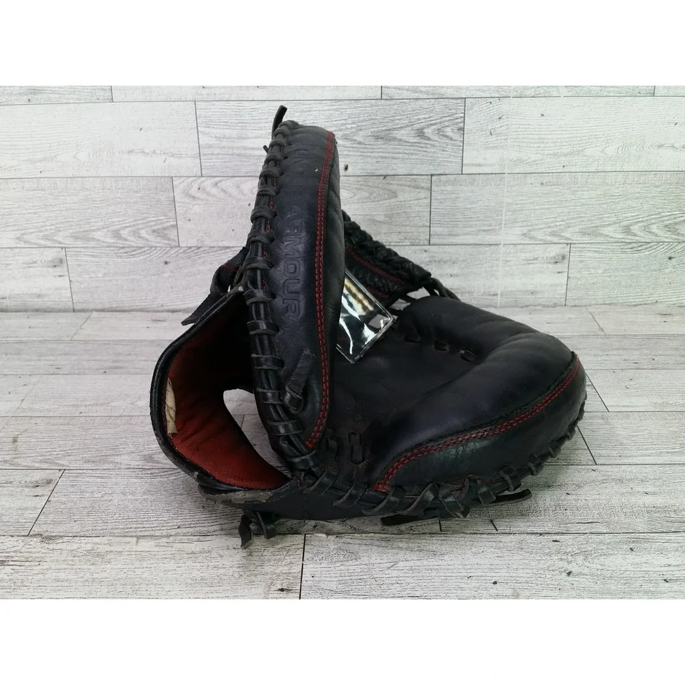 Under Armour Youth Catchers Mitt RHT UACM-100A Black Red Stitch Baseball Glove